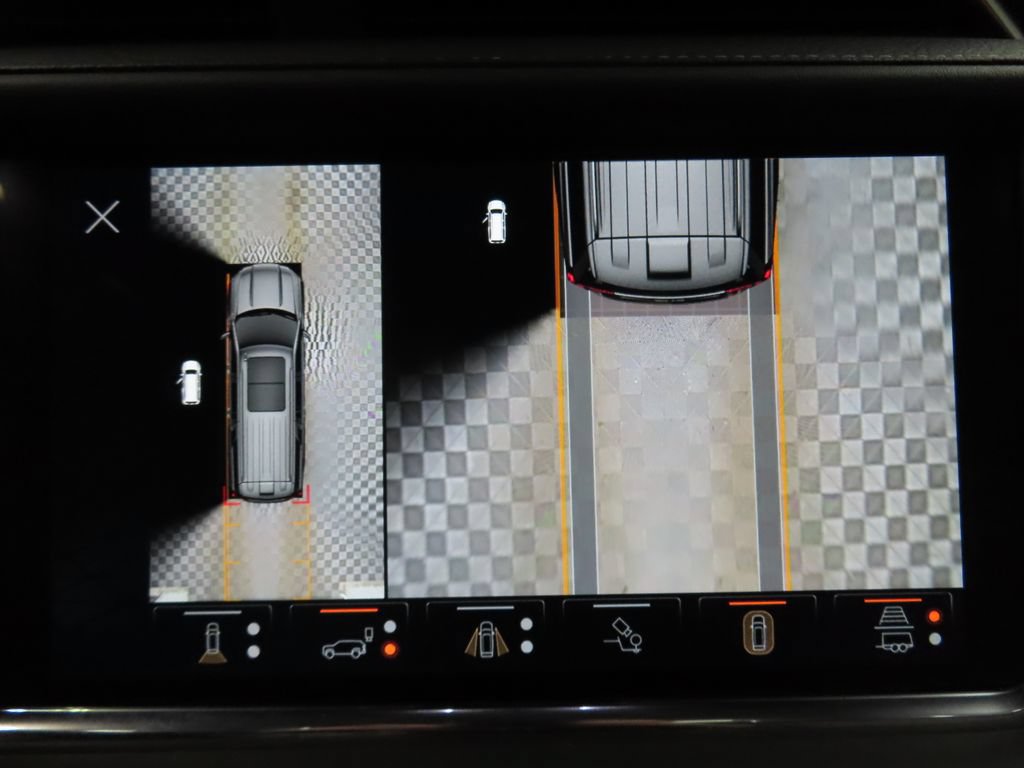 Used 2024 GMC Yukon XL Denali Ultimate AWD/4WD image 15