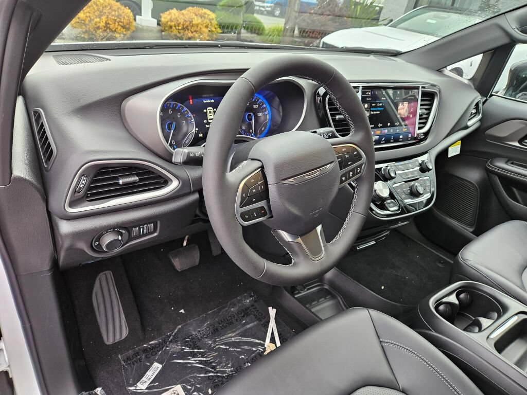 New 2027 Chrysler Pacifica LX FWD image 17