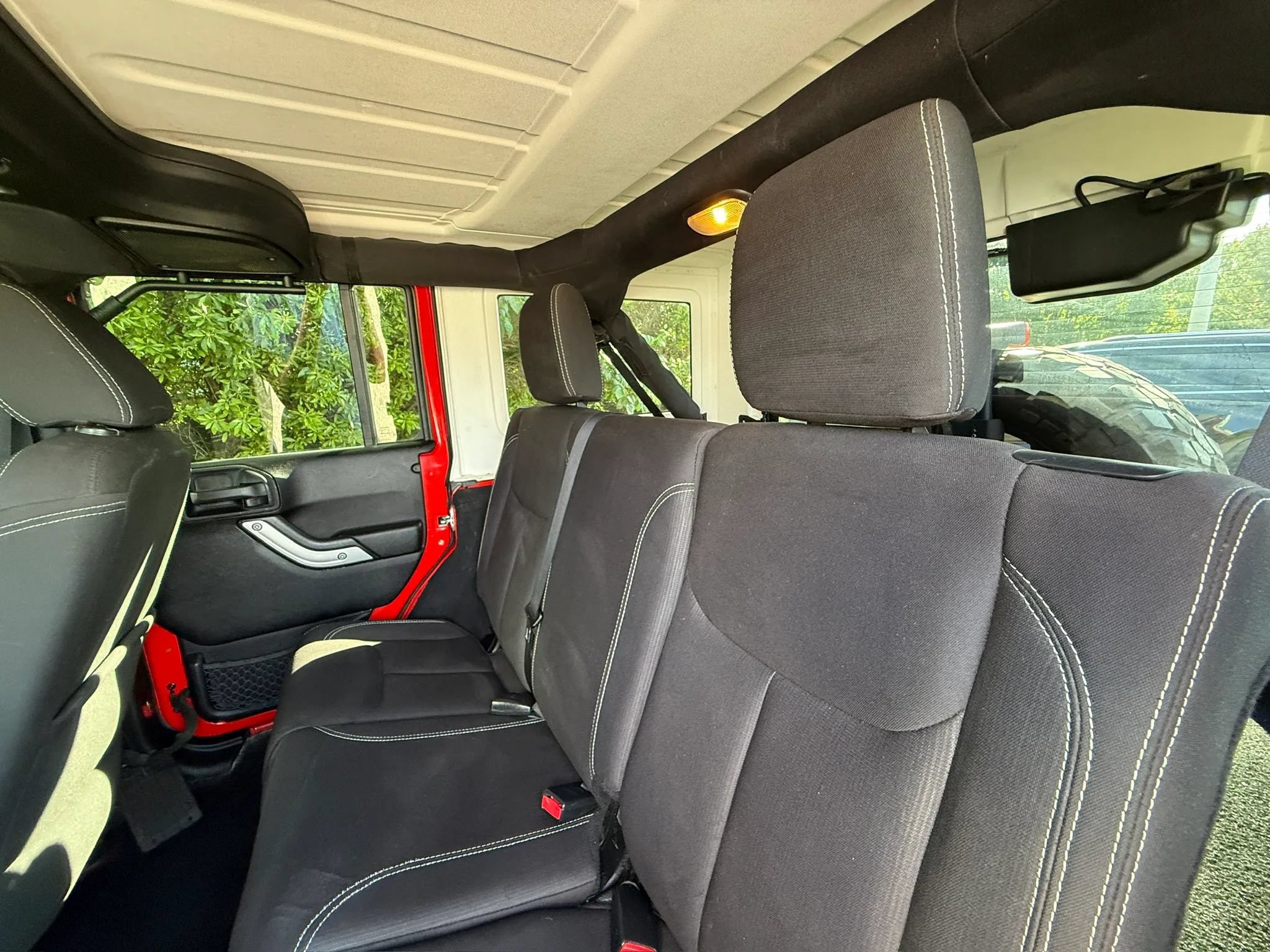 Used 2016 Jeep Wrangler Unlimited Sahara w/ Connectivity Group AWD/4WD image 48