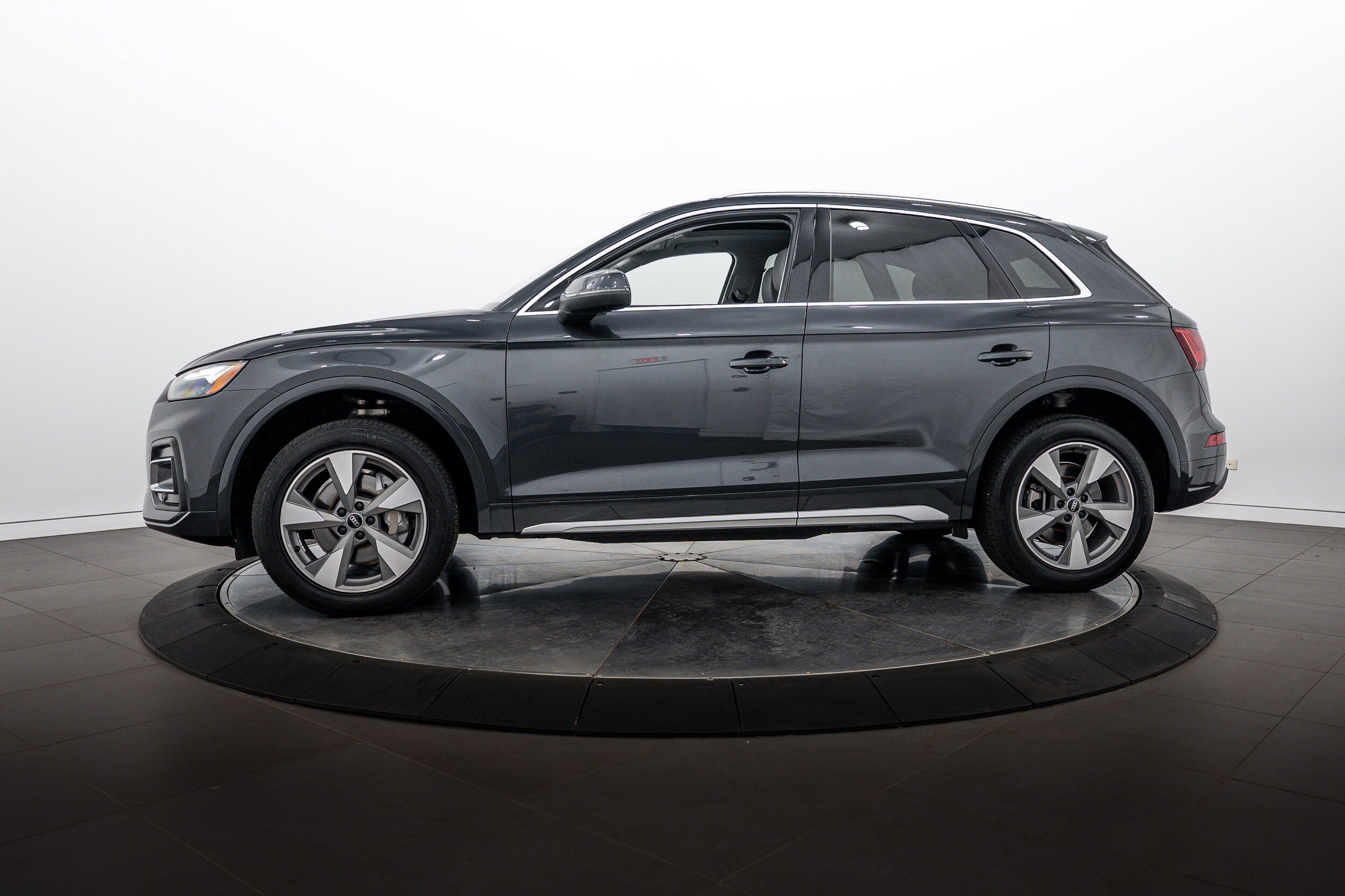 Used 2023 Audi Q5 2.0T Premium Plus w/ Premium Plus Package AWD/4WD image 6
