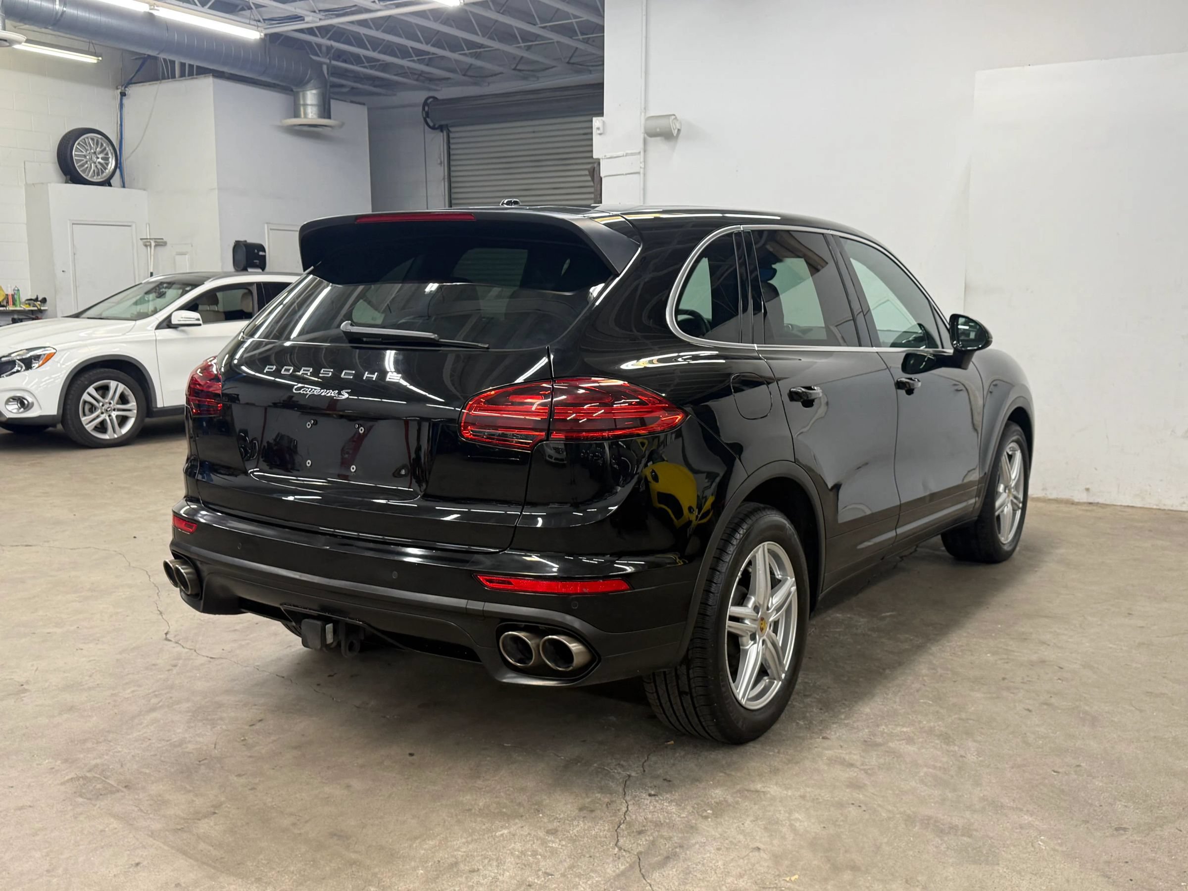 Used 2016 Porsche Cayenne S AWD/4WD image 6