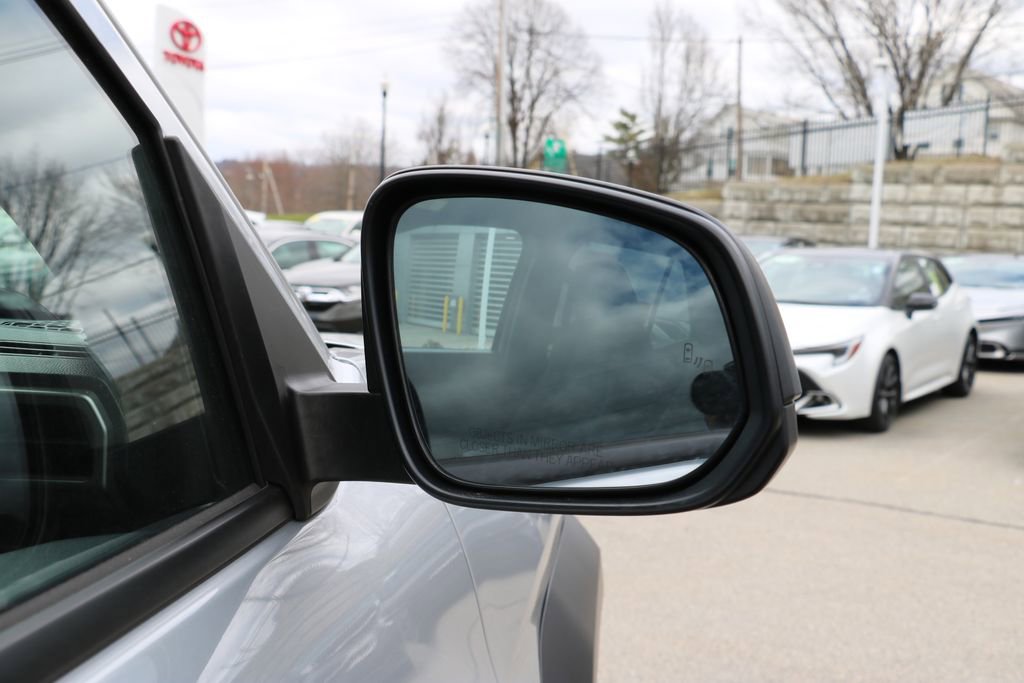 Used 2025 Toyota 4Runner SR5 AWD/4WD image 8