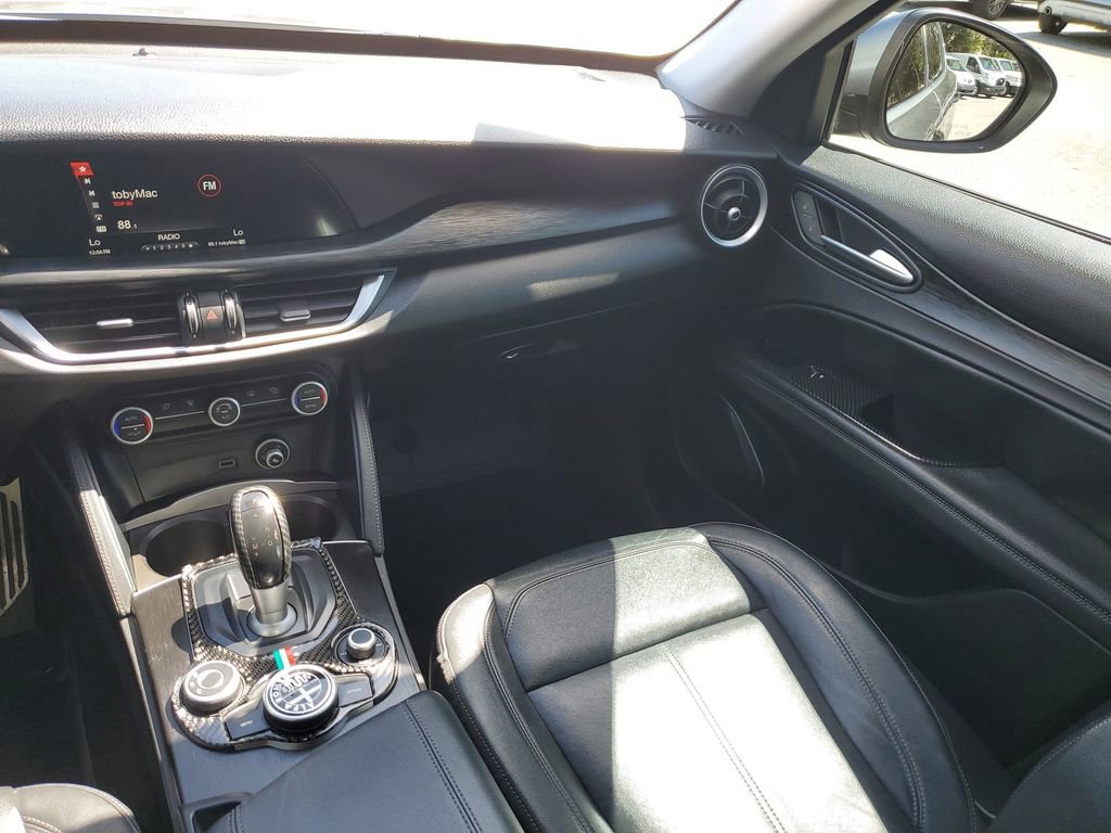 Used 2018 Alfa Romeo Stelvio AWD image 19