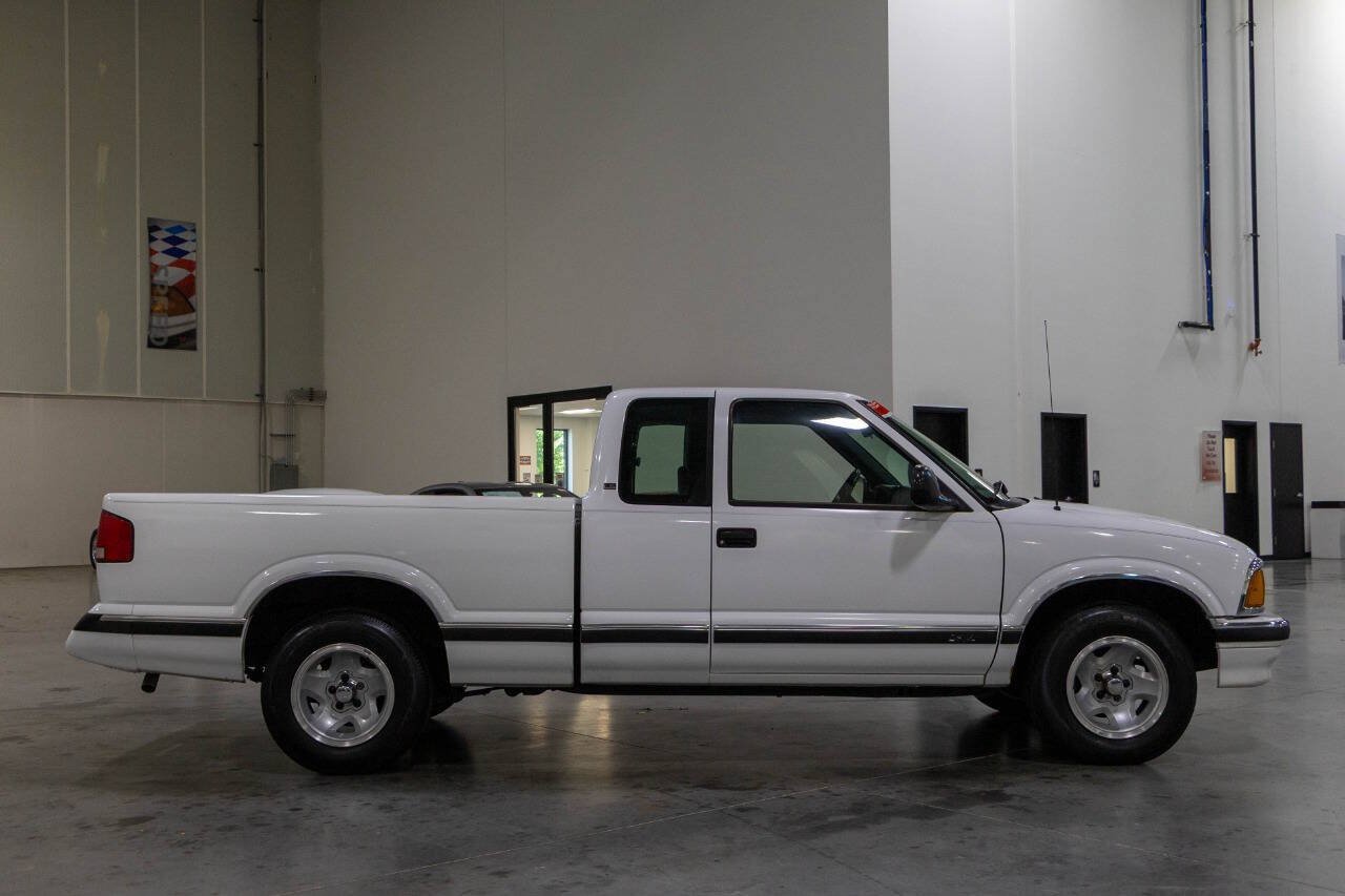 Used 1995 Chevrolet S10 Pickup LS RWD image 7