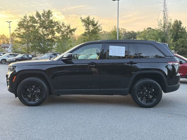 Used 2024 Jeep Grand Cherokee Altitude AWD/4WD image 6