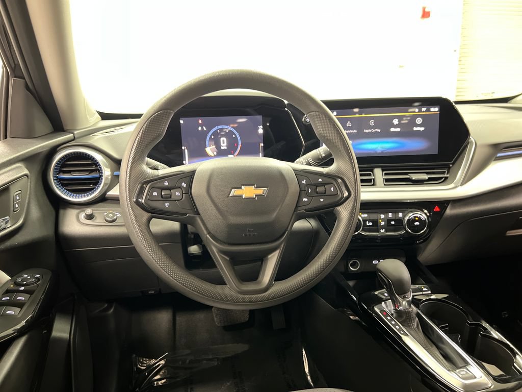 Used 2024 Chevrolet Trax LT FWD image 13