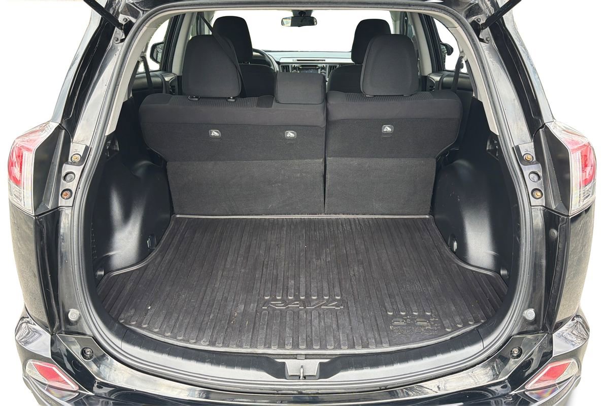 Used 2018 Toyota RAV4 LE w/ All Weather Liner Package image 11