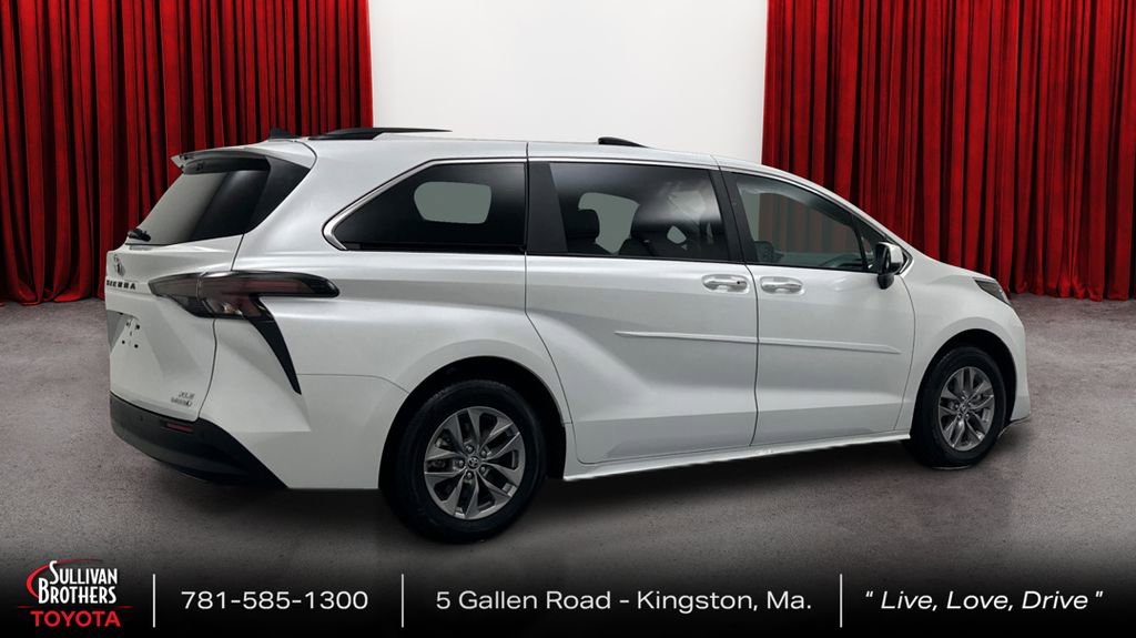 Certified 2024 Toyota Sienna XLE image 5