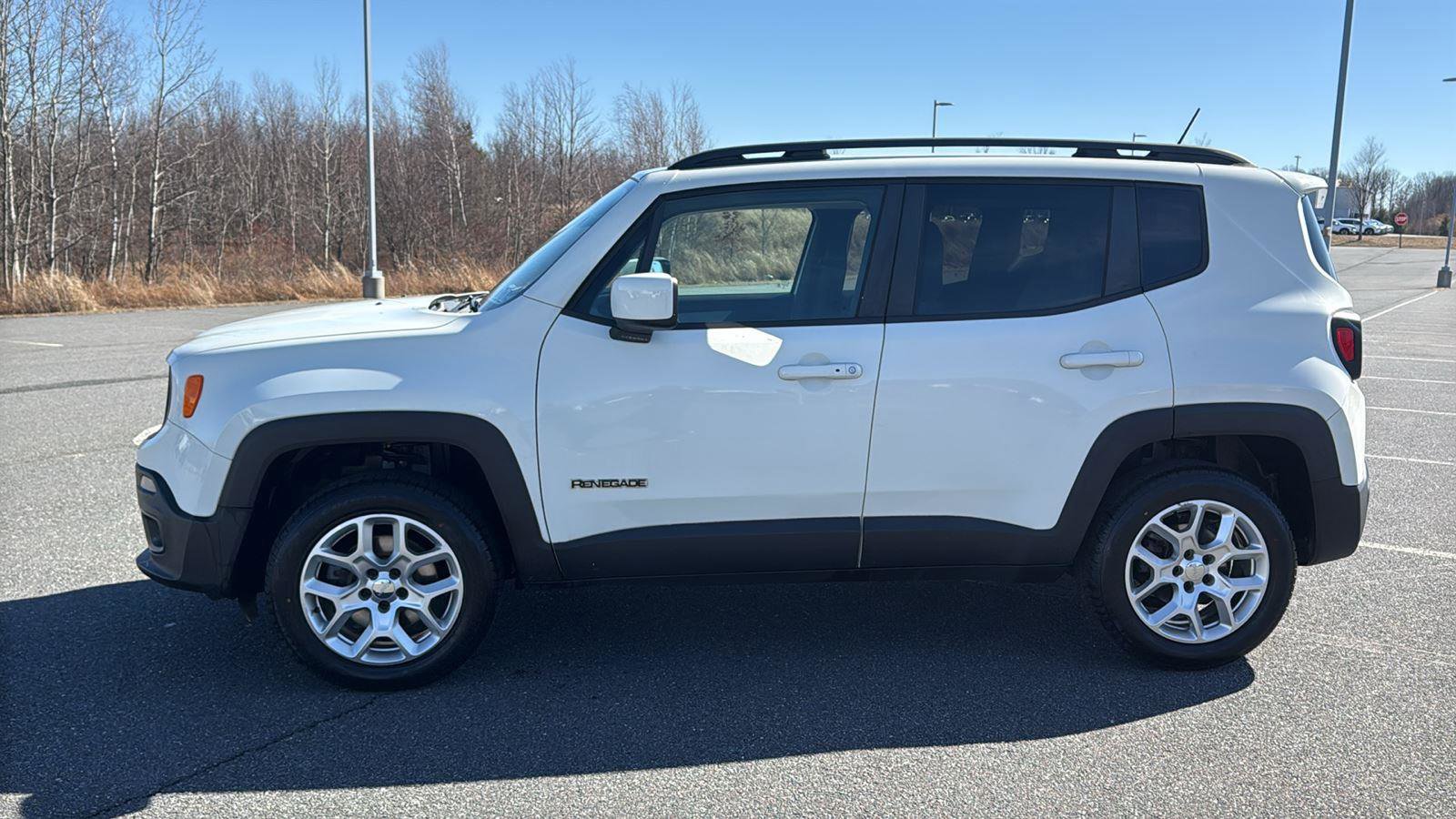 Used 2015 Jeep Renegade Latitude w/ Cold Weather Group image 13
