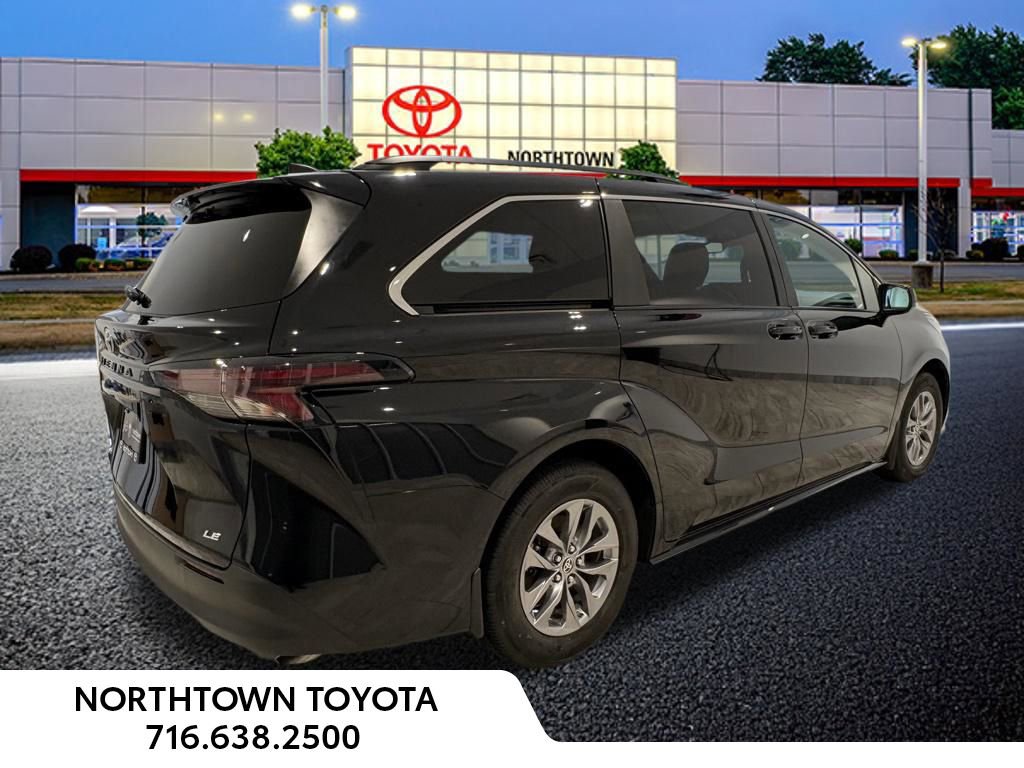 Used 2025 Toyota Sienna LE w/ LE Plus Package image 12