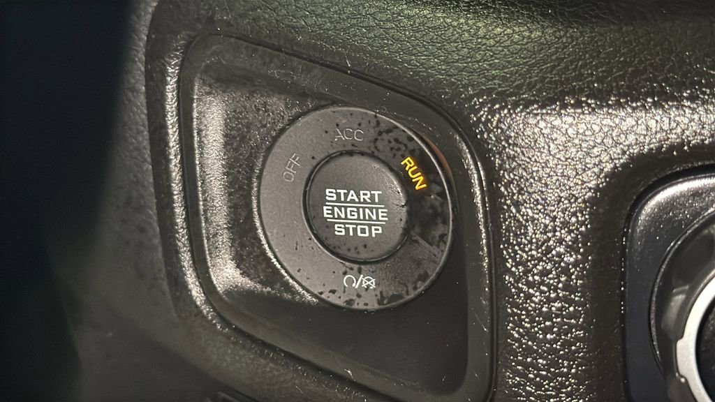 Used 2025 Jeep Wrangler Sport image 33