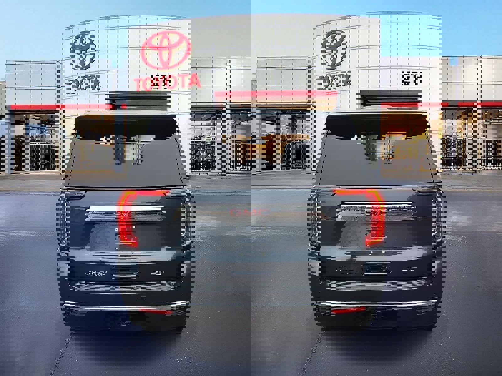 Used 2021 GMC Yukon SLT w/ SLT Premium Package image 6