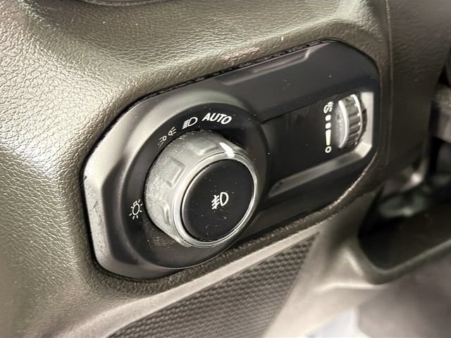 Used 2023 Jeep Wrangler Unlimited Sahara w/ Cold Weather Group AWD/4WD image 10