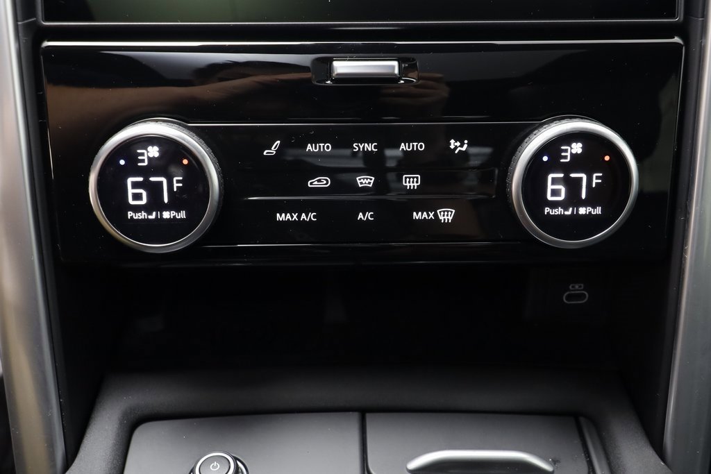 Certified 2025 Land Rover Discovery S image 13