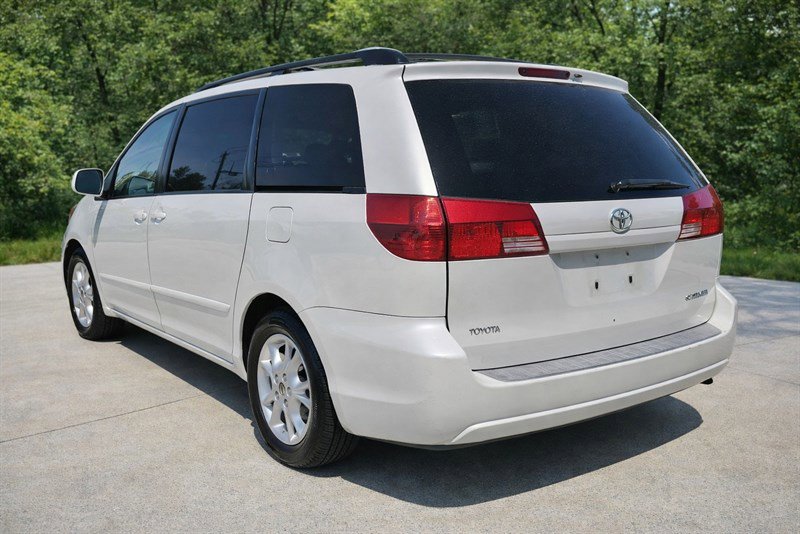 Used 2005 Toyota Sienna XLE image 2