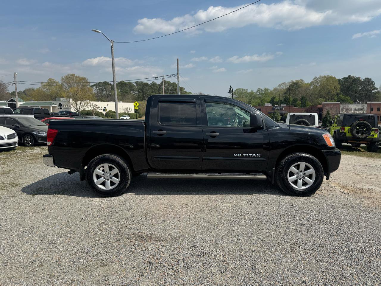 Used 2013 Nissan Titan SV w/ SV Value Truck Pkg image 4