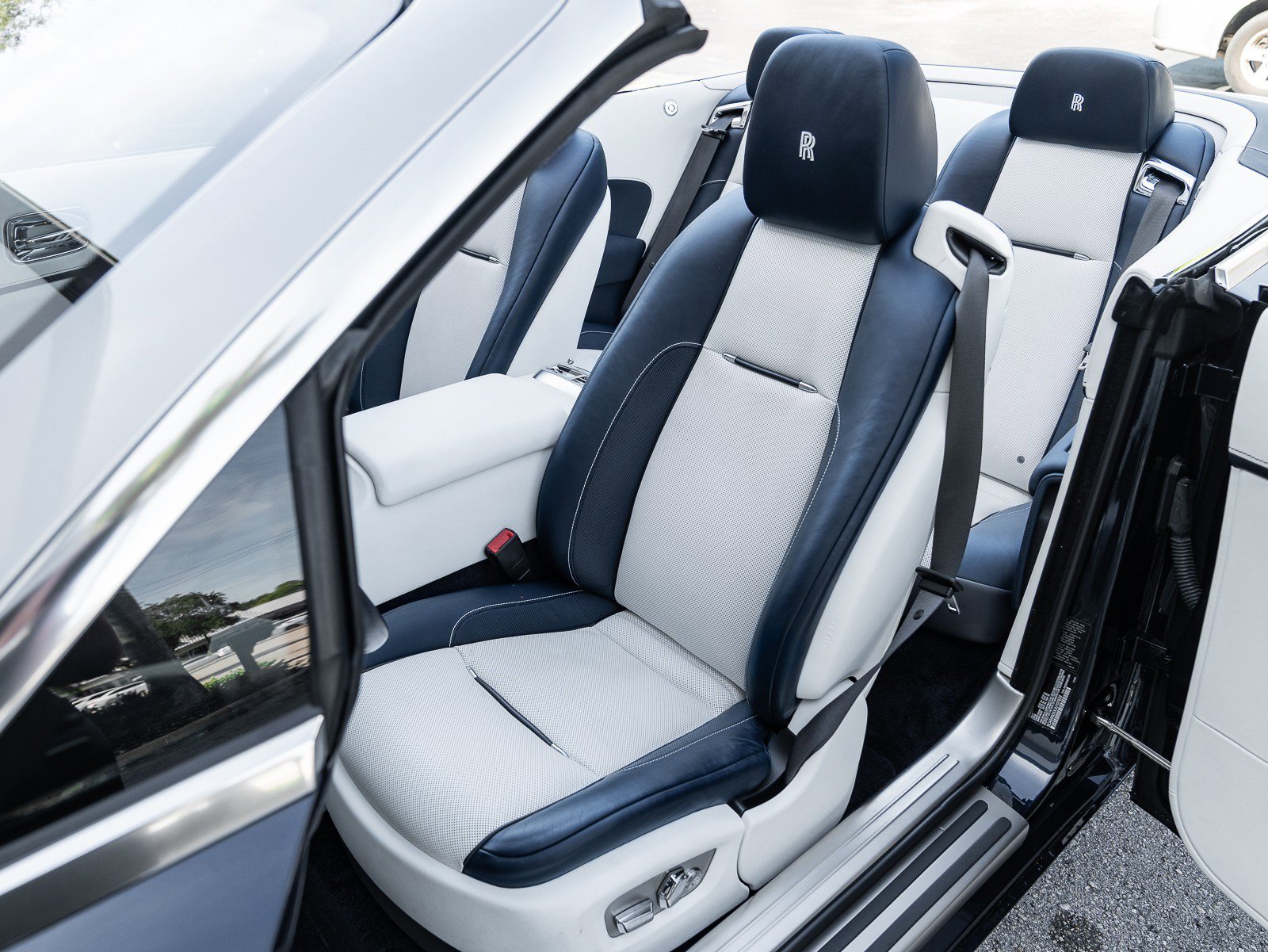 Used 2018 Rolls-Royce Dawn image 8