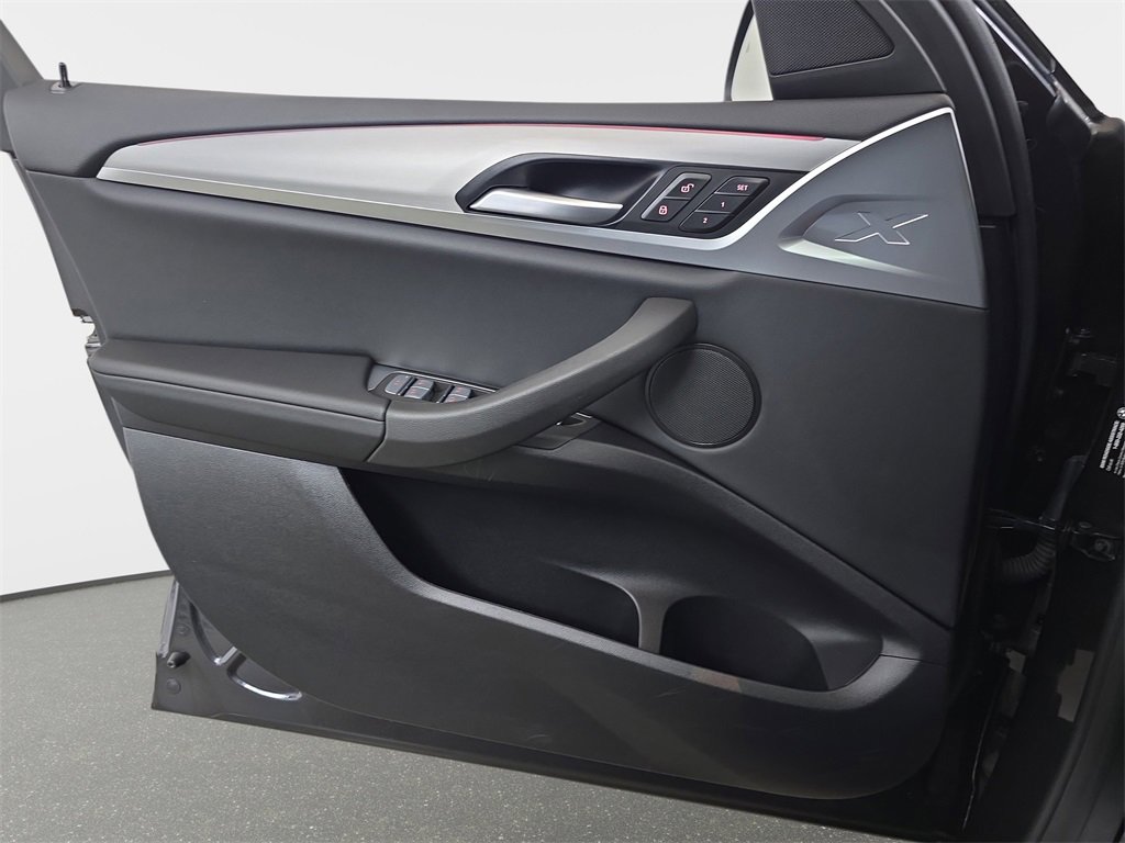 Used 2025 BMW X4 xDrive30i image 29