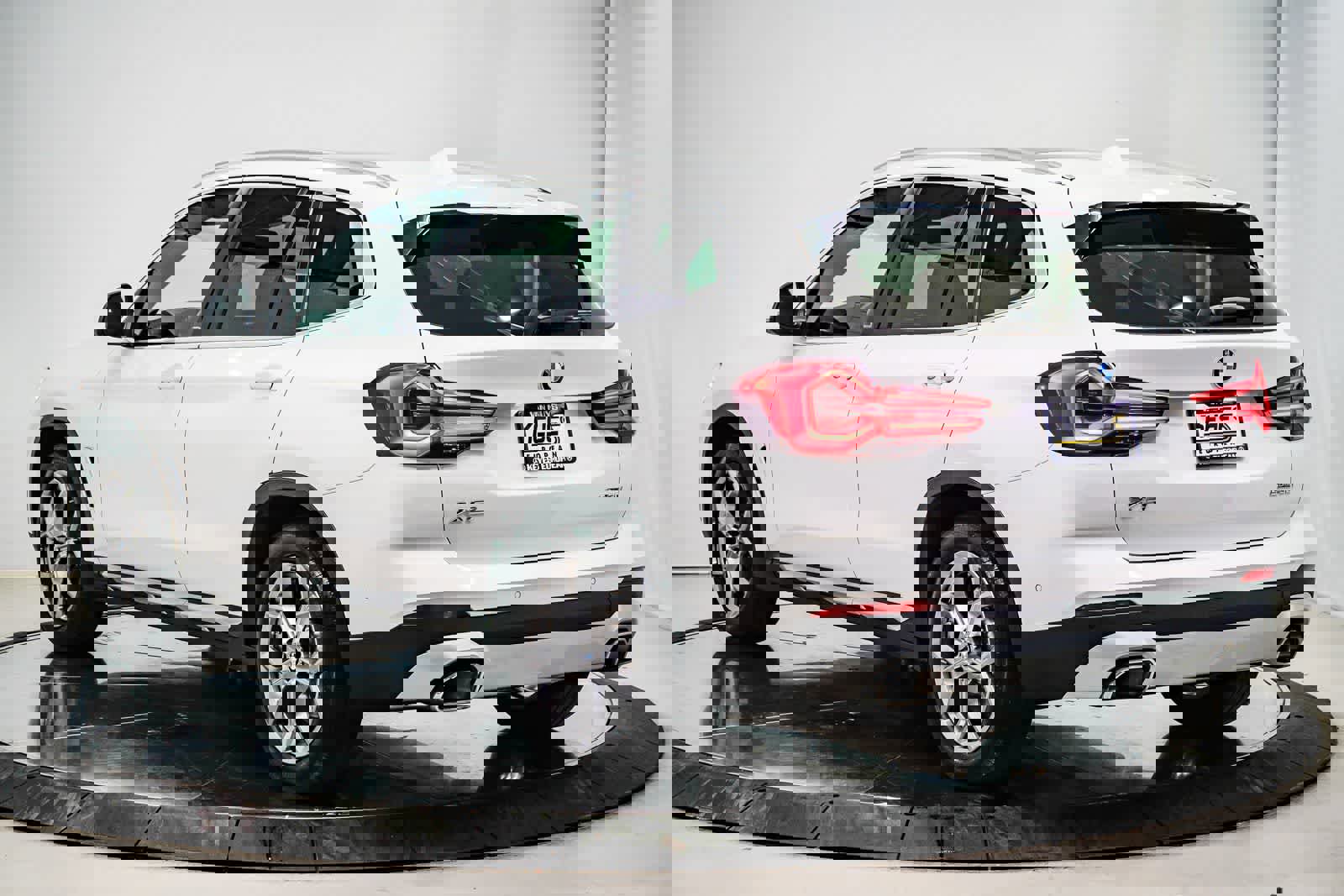 Used 2024 BMW X3 sDrive30i w/ Convenience Package RWD image 2