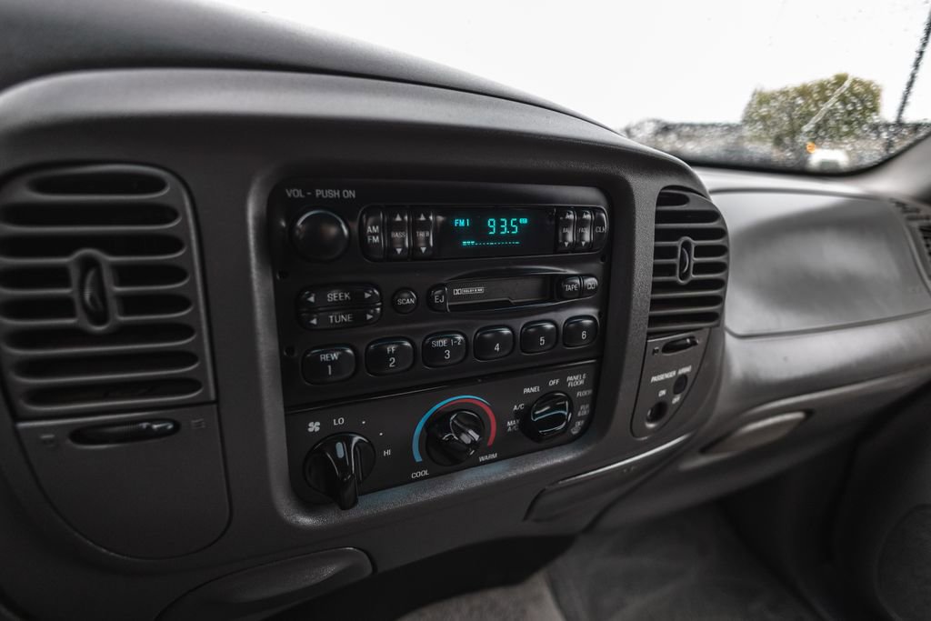 Used 1998 Ford F150 XLT image 17
