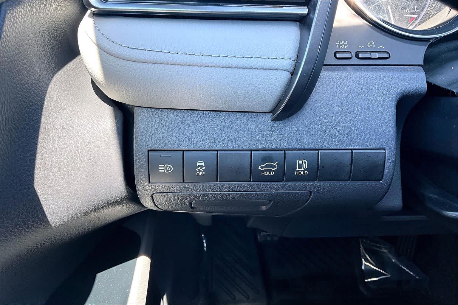 Used 2019 Toyota Camry LE FWD image 34