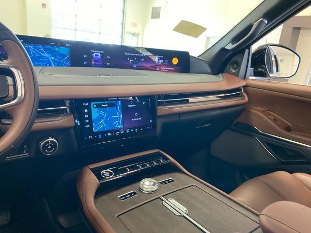 New 2026 Lincoln Navigator Reserve AWD/4WD image 17