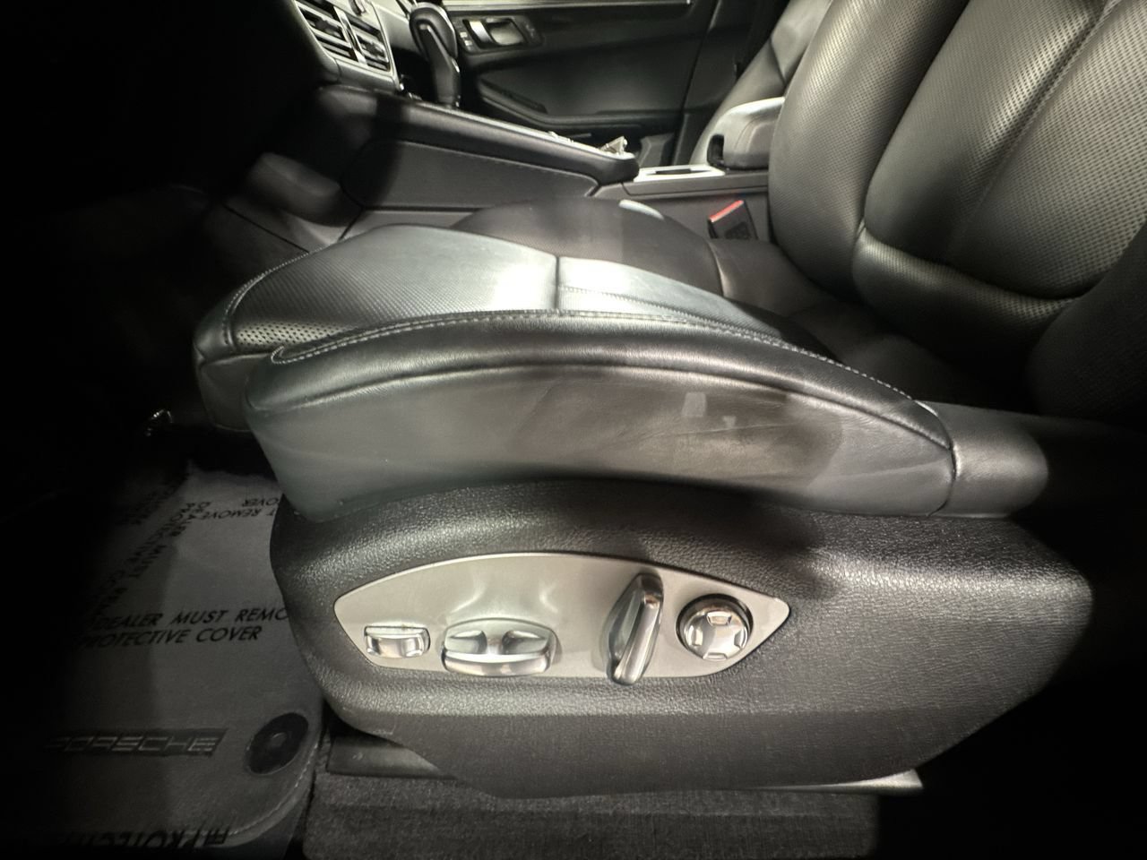 Used 2024 Porsche Macan AWD/4WD image 18