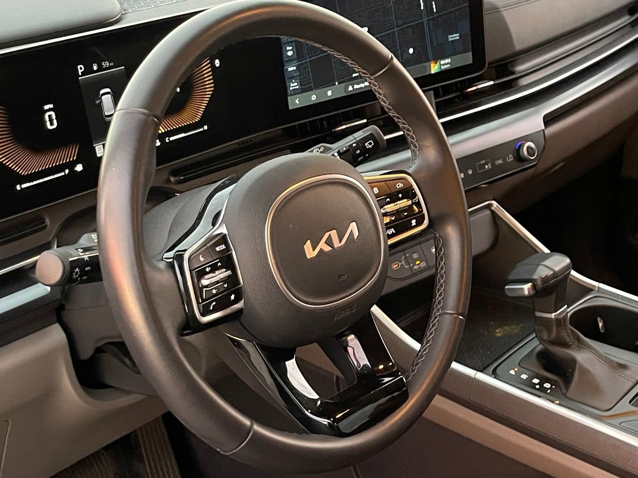 Used 2026 Kia Carnival FWD image 5