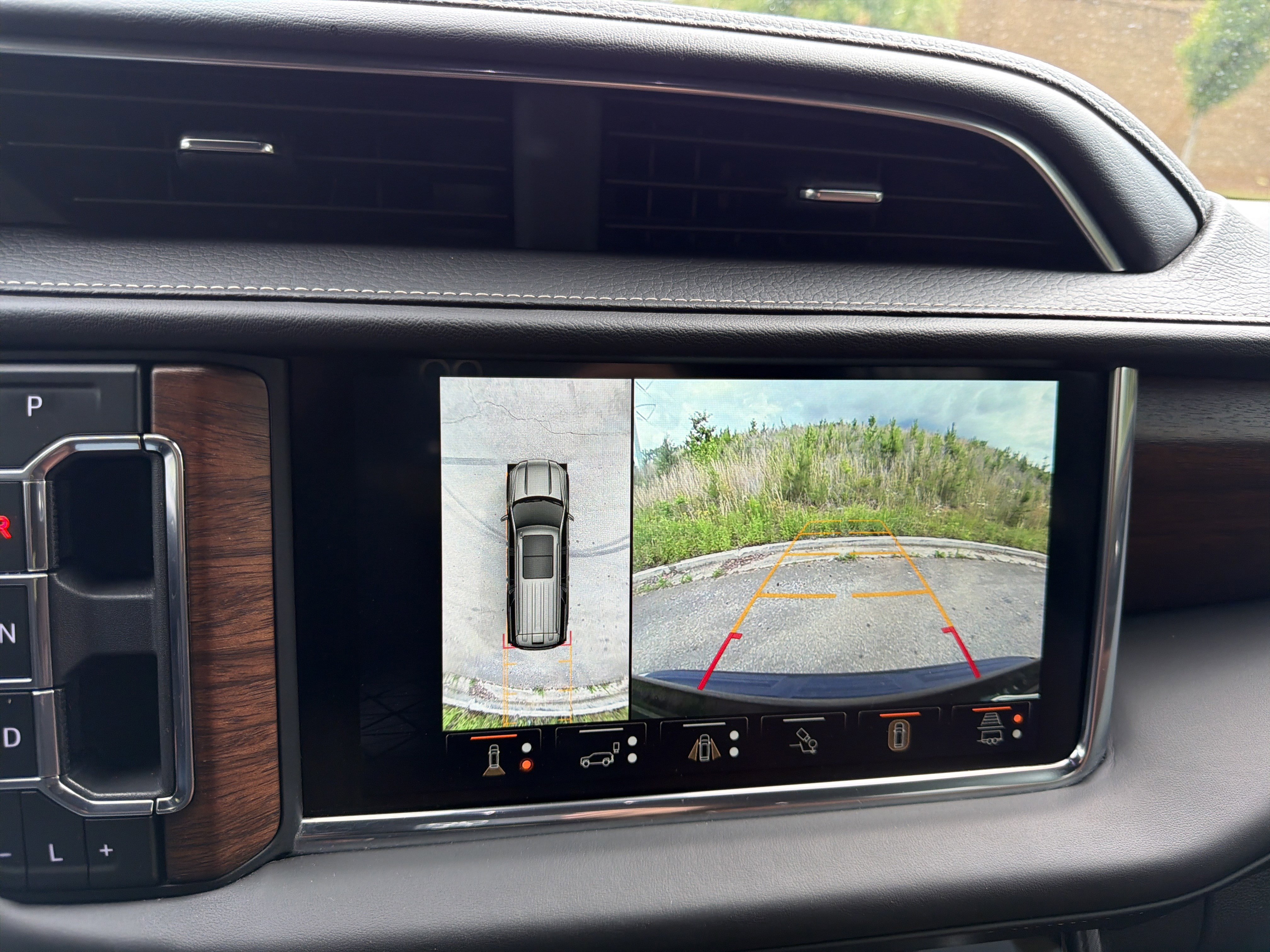 Used 2023 GMC Yukon Denali Ultimate AWD/4WD image 33