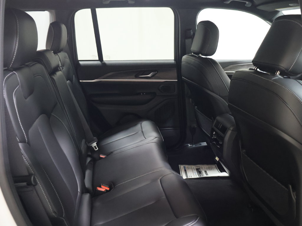 New 2027 Jeep Grand Cherokee Limited AWD/4WD image 13