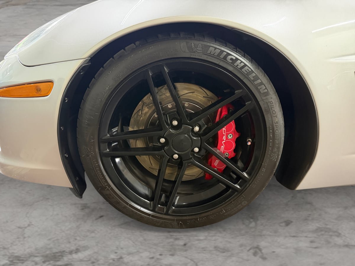 Used 2006 Chevrolet Corvette Z06 w/ Preferred Equipment Group RWD image 9