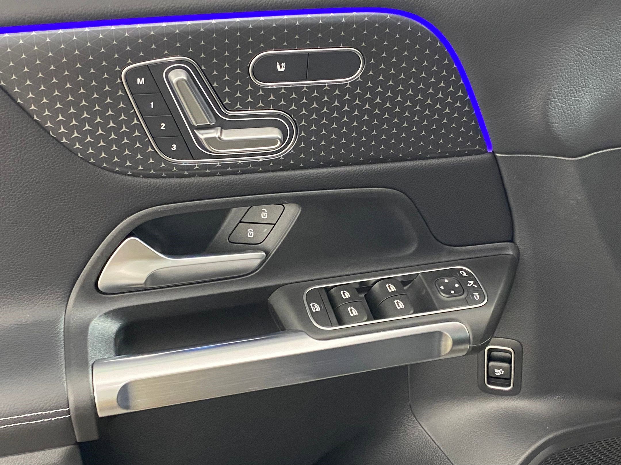 New 2025 Mercedes-Benz GLB 250 4MATIC image 22