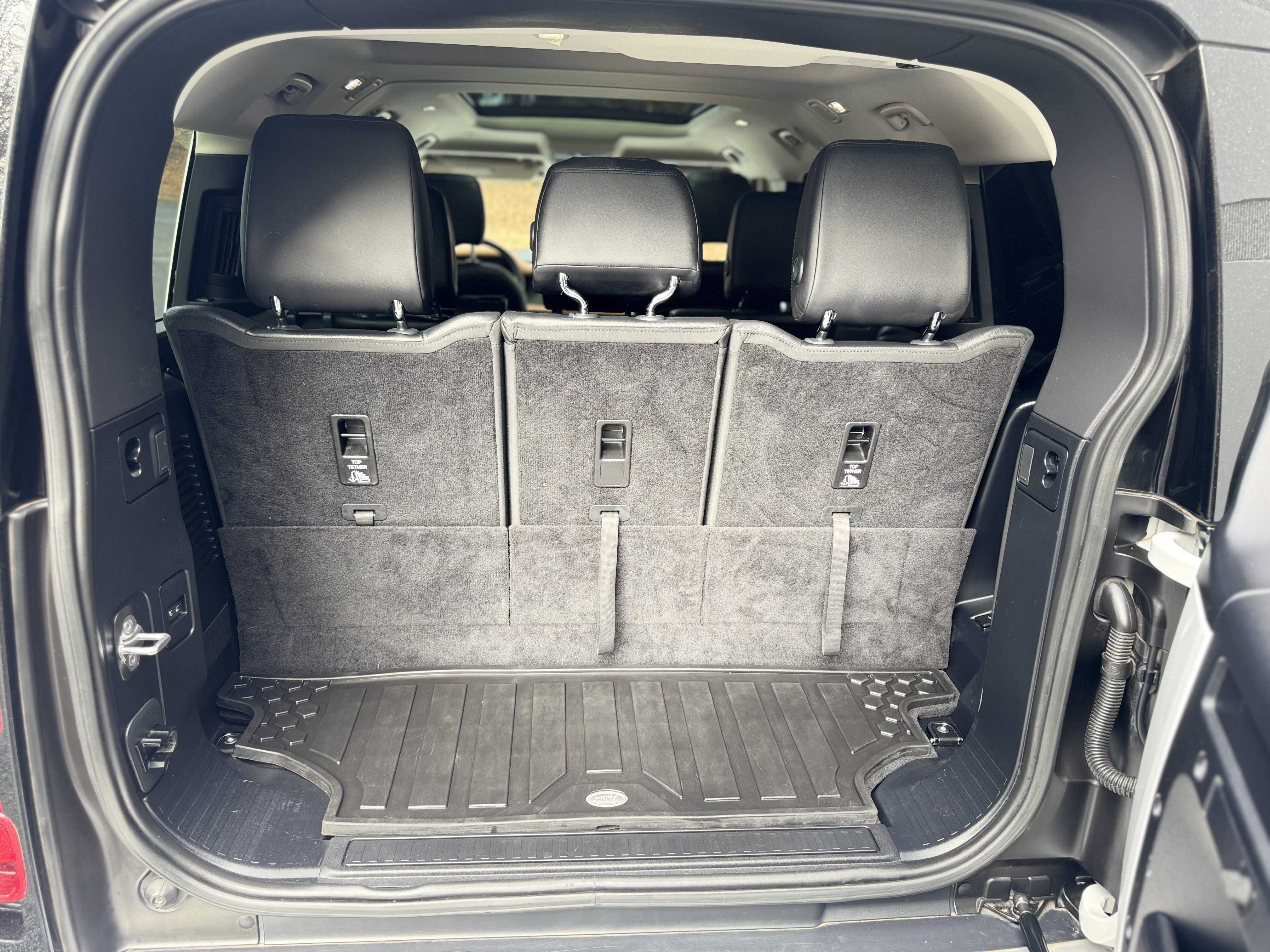 Used 2023 Land Rover Defender 130 S image 14