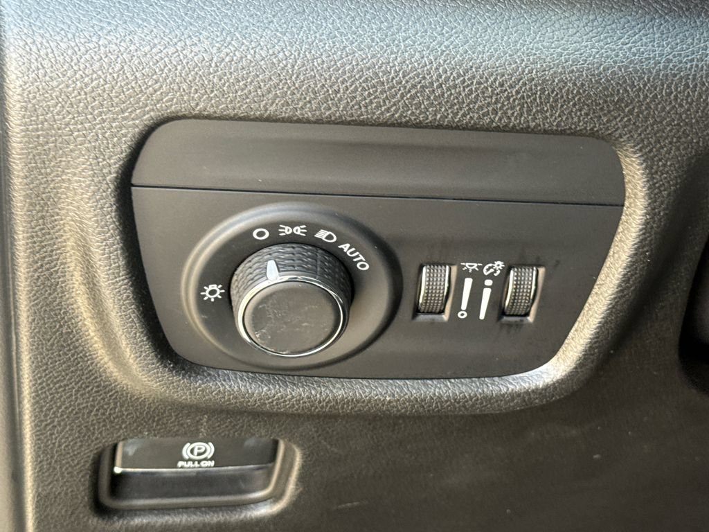 Used 2024 Jeep Grand Cherokee Altitude RWD image 21