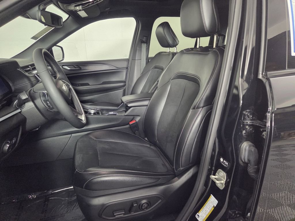 Certified 2024 Jeep Grand Cherokee Altitude image 12