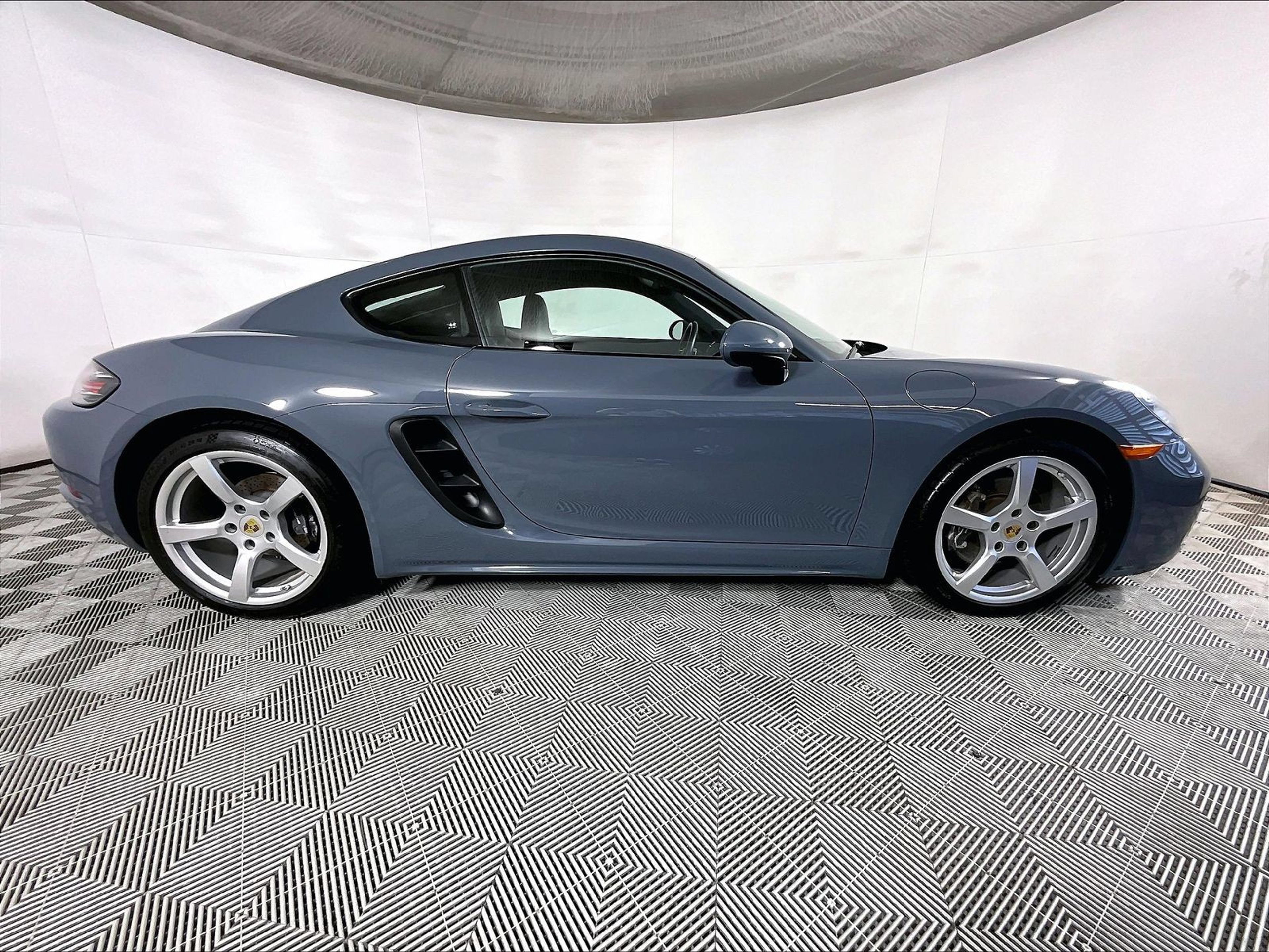 Certified 2018 Porsche 718 Cayman RWD image 8