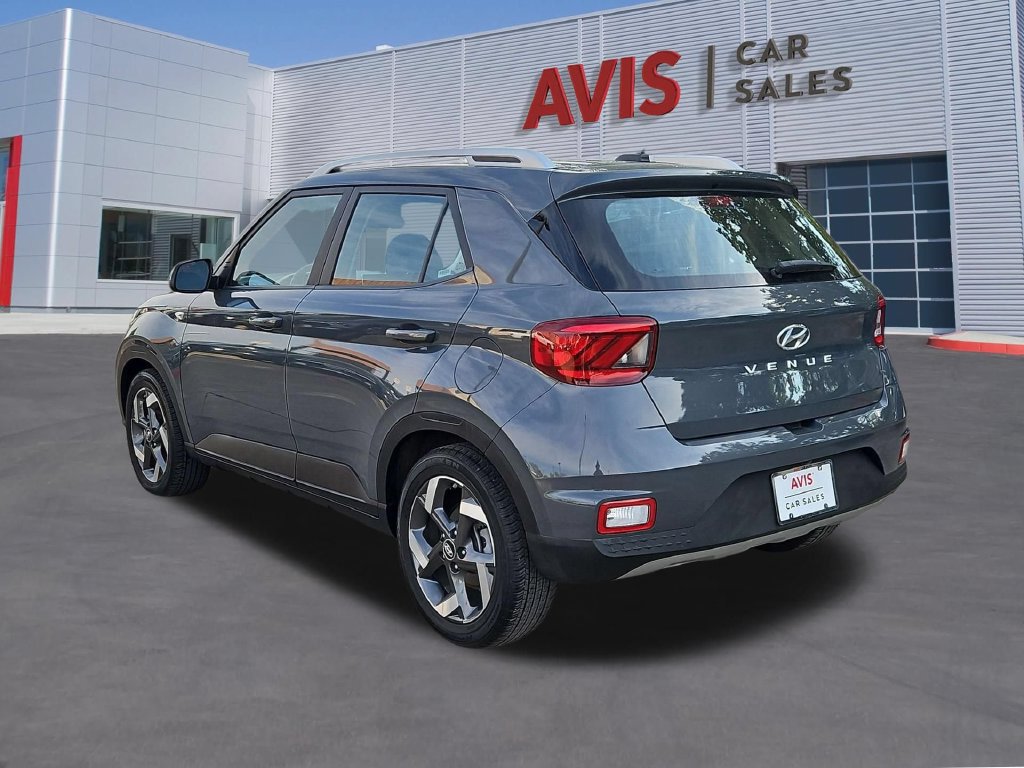 Used 2025 Hyundai Venue SEL FWD image 9