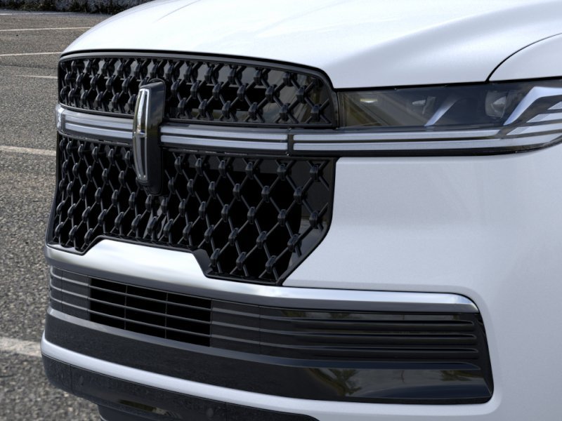 New 2026 Lincoln Navigator Reserve w/ Jet Appearance Package AWD/4WD image 17
