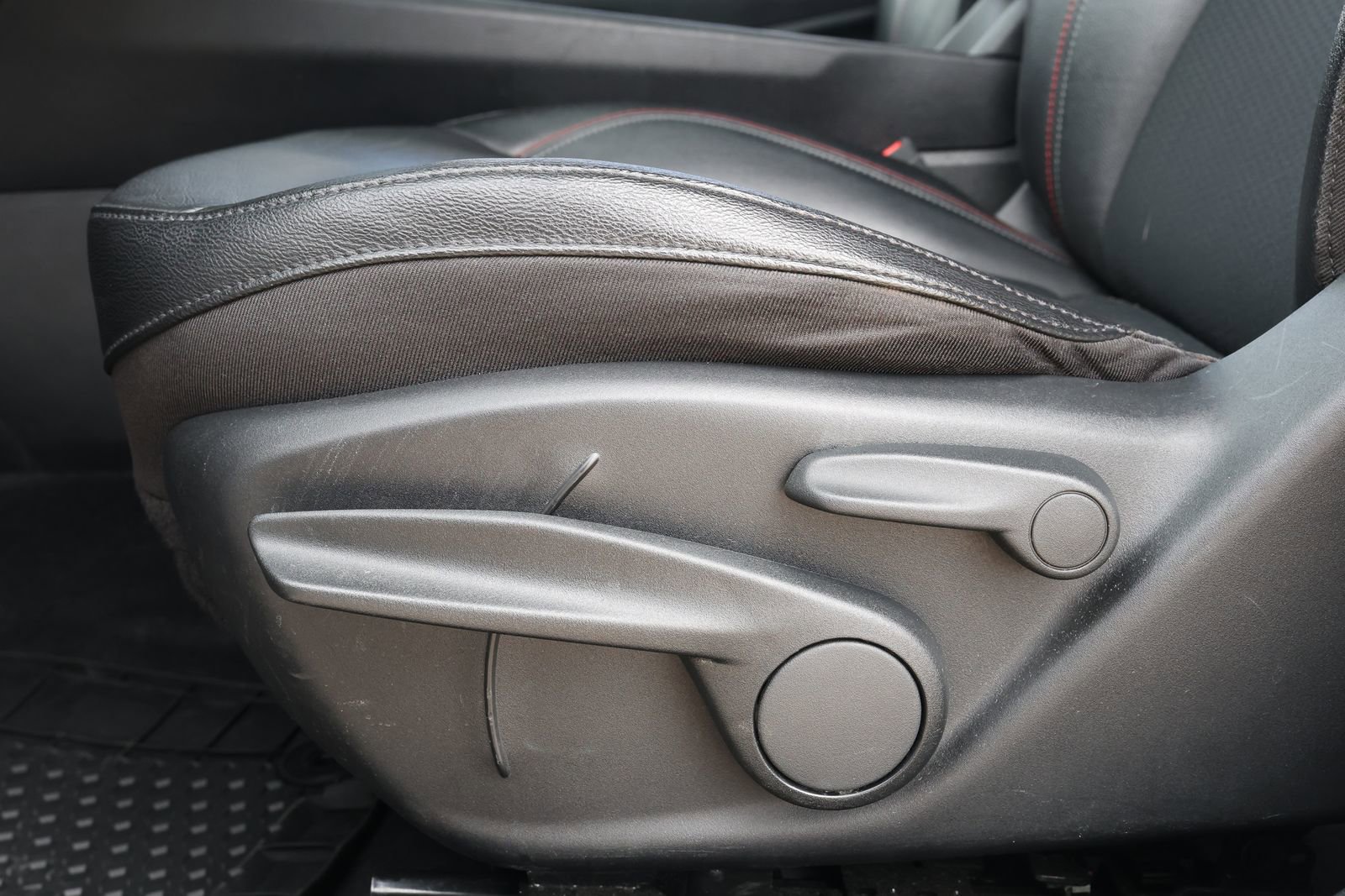 Used 2024 Jeep Compass Trailhawk image 29