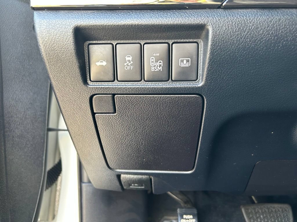 Used 2014 Toyota Avalon Limited FWD image 13