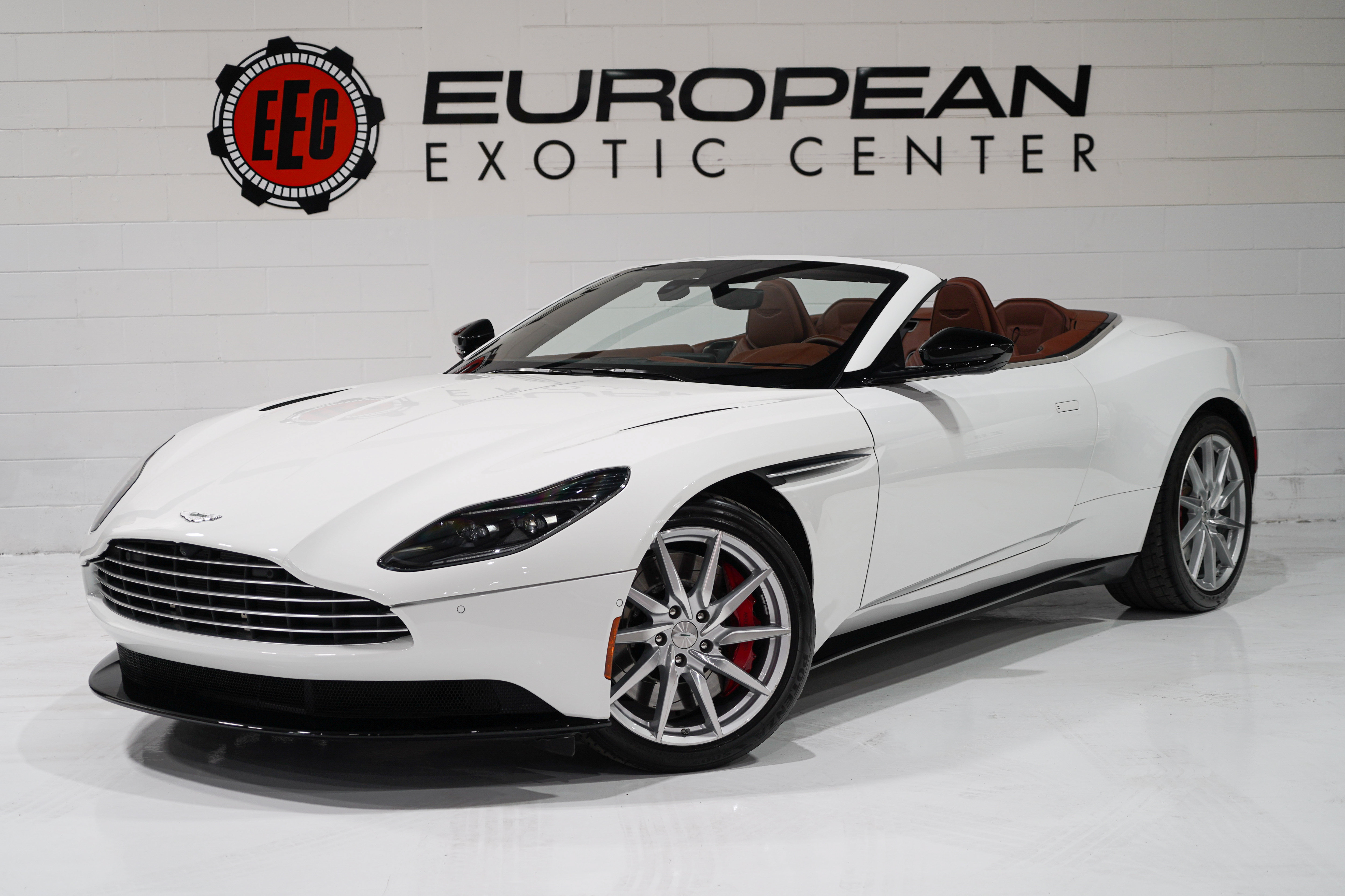 Used 2020 Aston Martin DB11 Volante RWD image 4