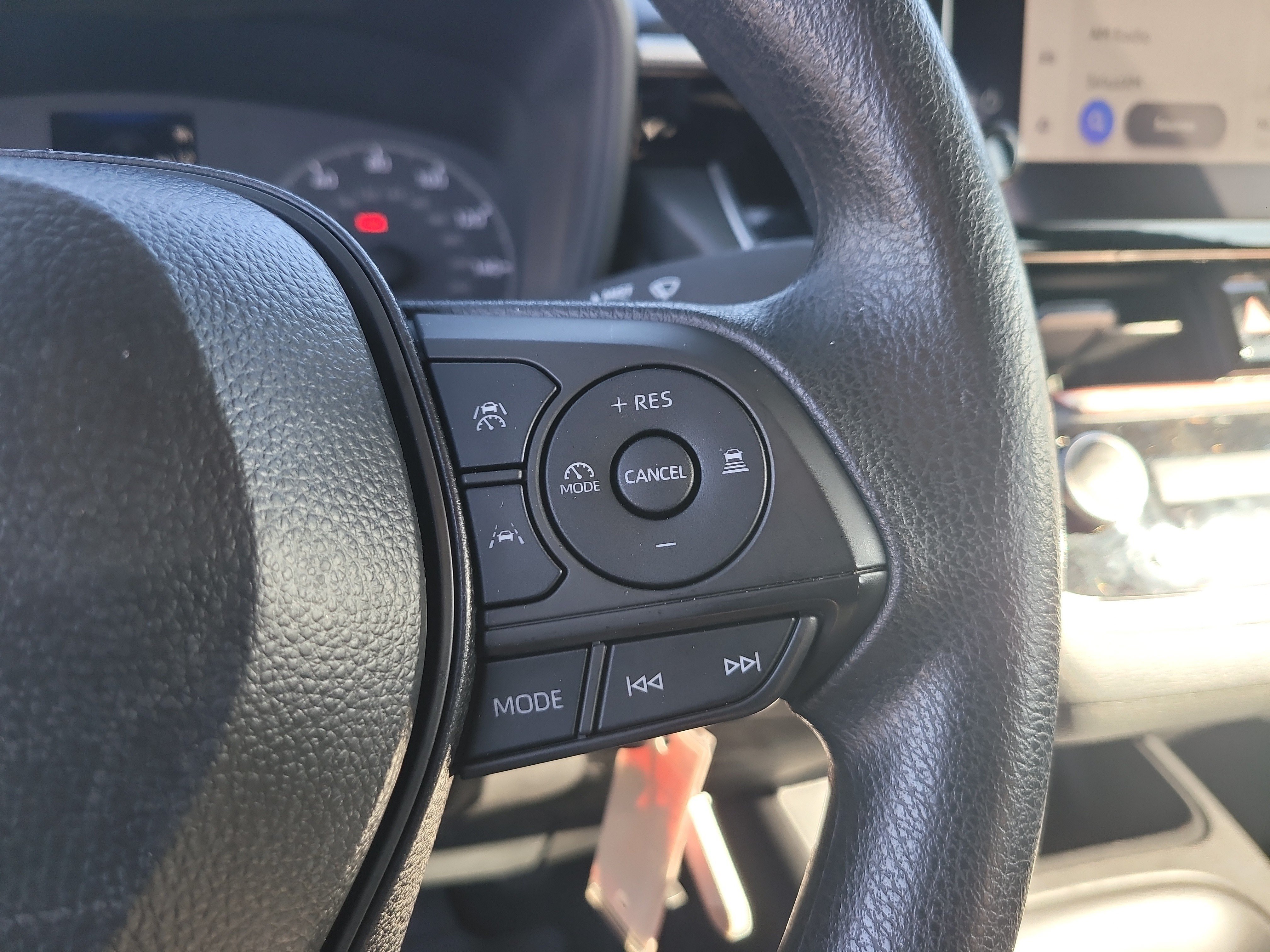 Used 2025 Toyota Corolla LE FWD image 28