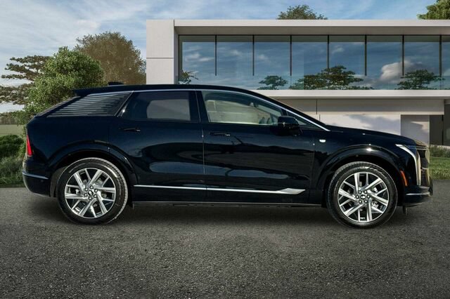 New 2027 Cadillac Optiq Luxury w/ LPO, Floor Liner Package AWD/4WD image 3