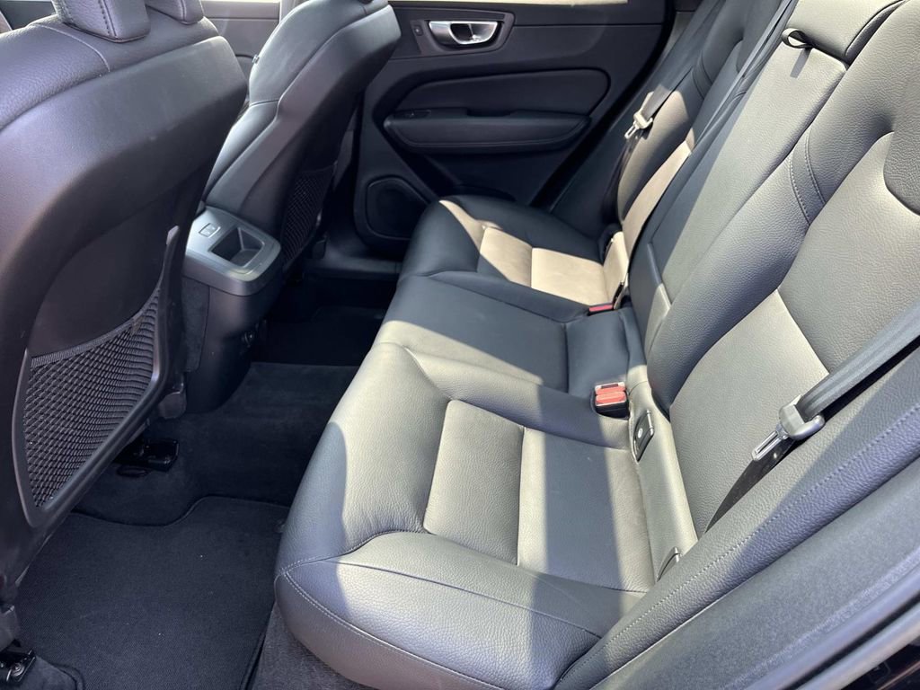Certified 2023 Volvo XC60 B5 Plus AWD/4WD image 19