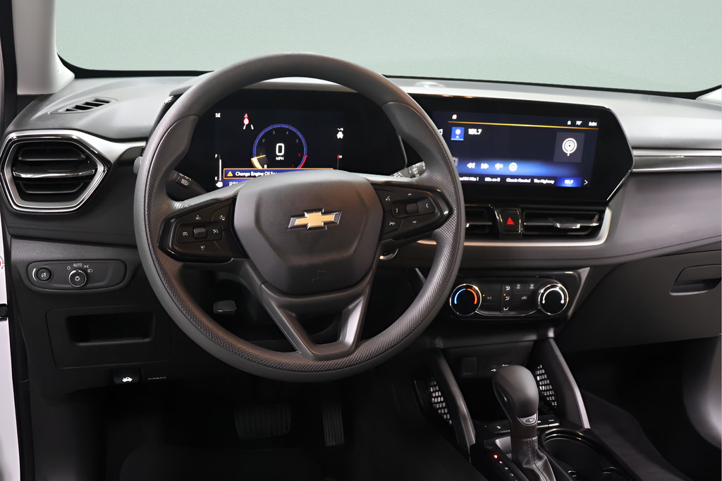 Used 2025 Chevrolet TrailBlazer LT AWD/4WD image 9