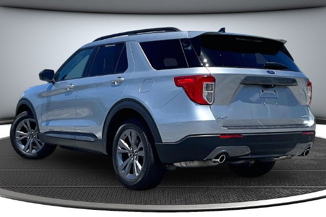 Used 2023 Ford Explorer XLT w/ Equipment Group 202A AWD/4WD image 4