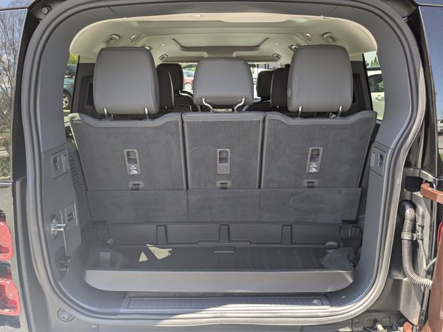 Used 2024 Land Rover Defender 130 X-Dynamic SE image 10