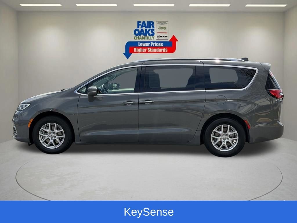 Used 2021 Chrysler Pacifica Touring-L w/ Uconnect Theater Family Group image 11