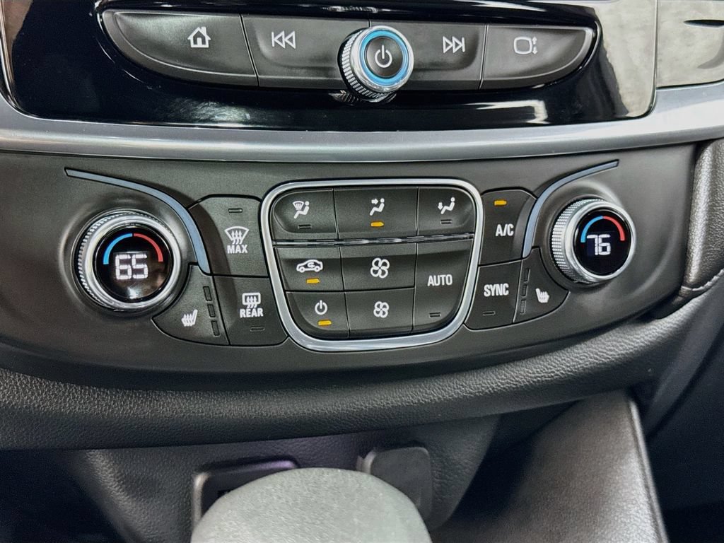 Used 2022 Chevrolet Traverse LT FWD image 32