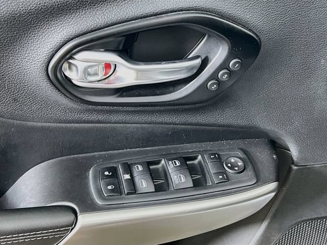 Used 2021 Jeep Cherokee High Altitude AWD/4WD image 9
